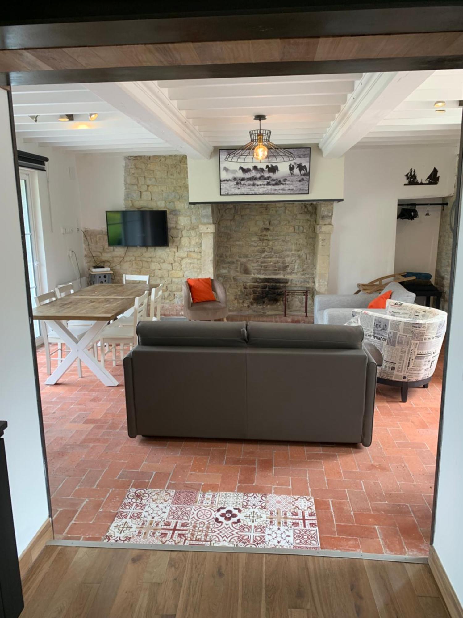 Вилла Comfortable House For 6 Guests In Saint-Come-Du-Mont Экстерьер фото