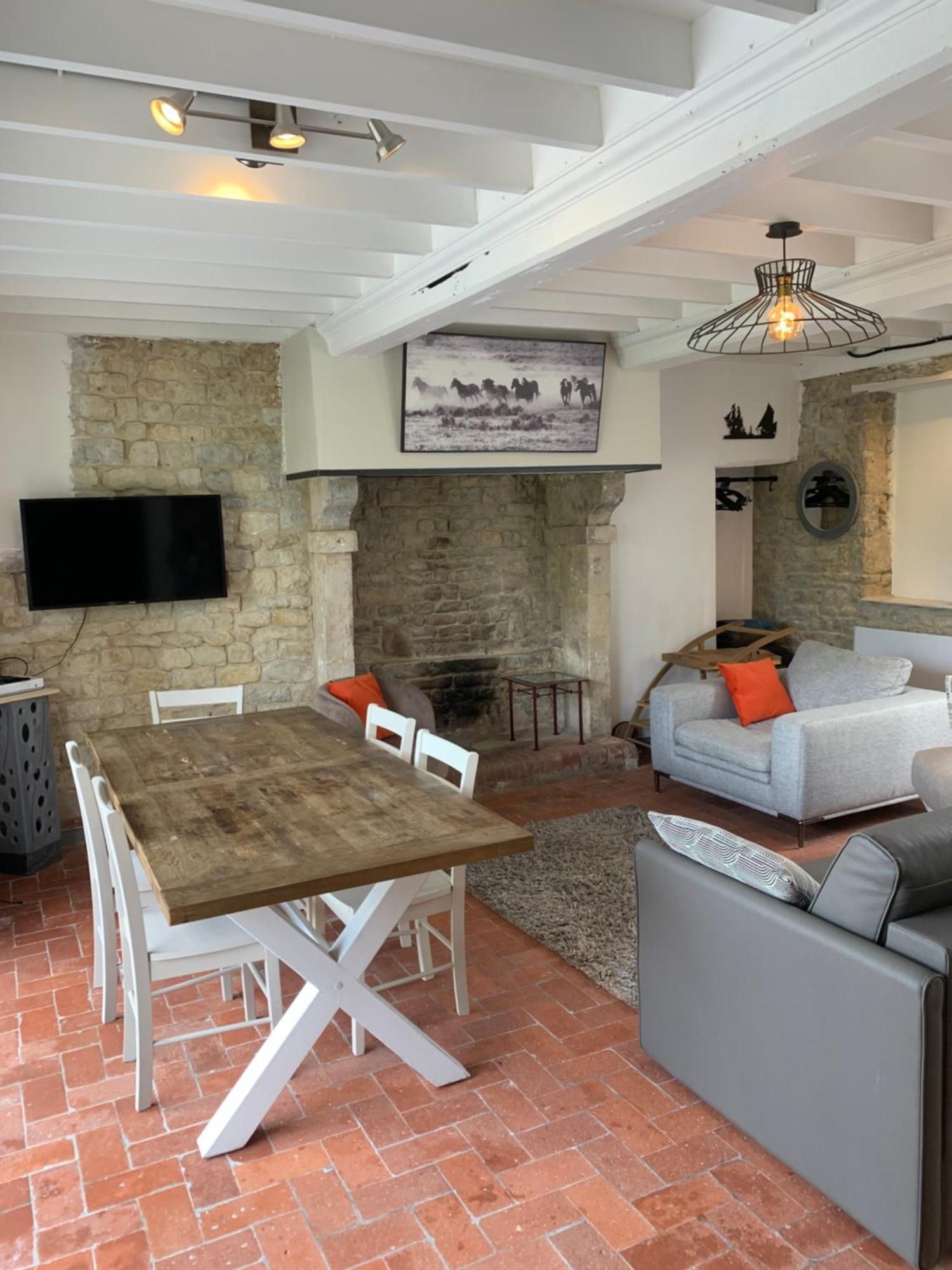 Вилла Comfortable House For 6 Guests In Saint-Come-Du-Mont Экстерьер фото